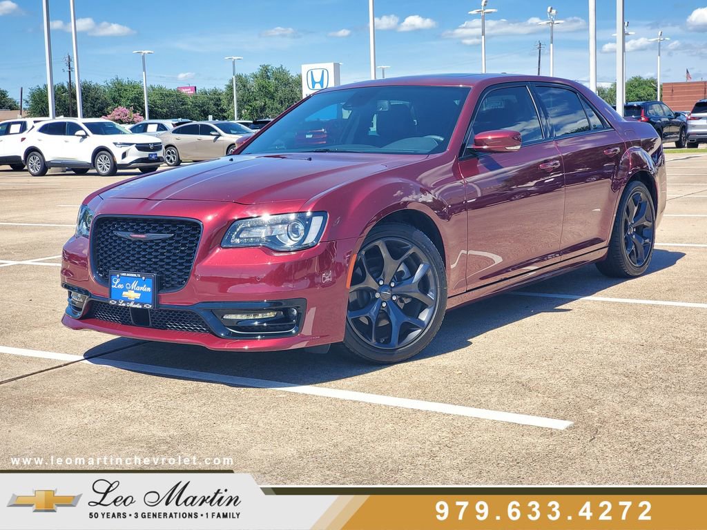 2023 Chrysler 300 S's photo