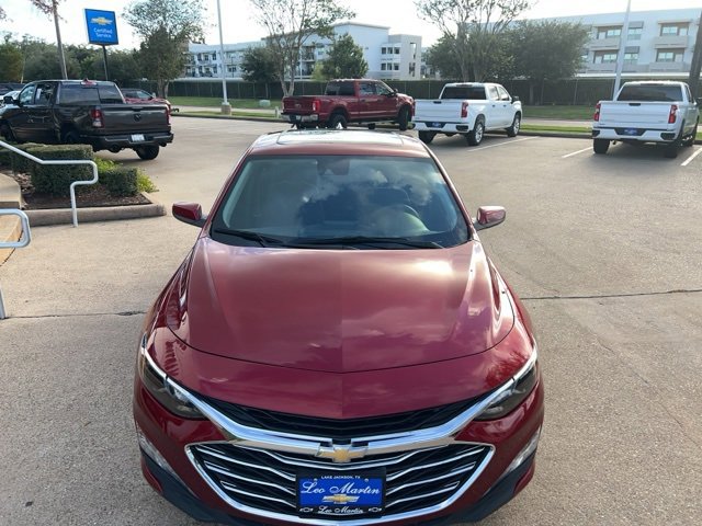 2024 Chevrolet Malibu 1LT photo 2