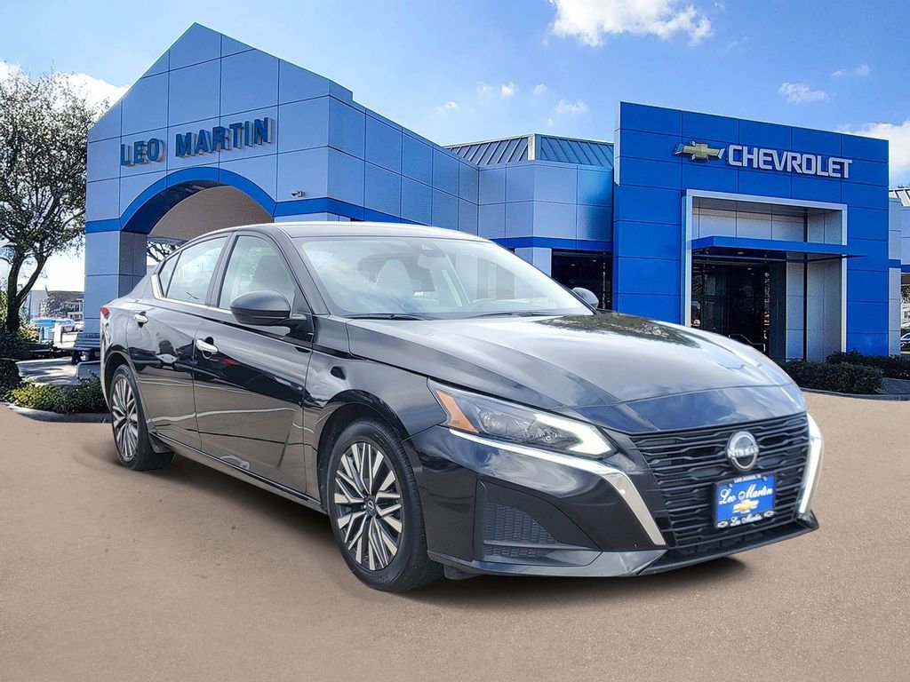 Used 2024 Nissan Altima SV with VIN 1N4BL4DV0RN386230 for sale in Lake Jackson, TX