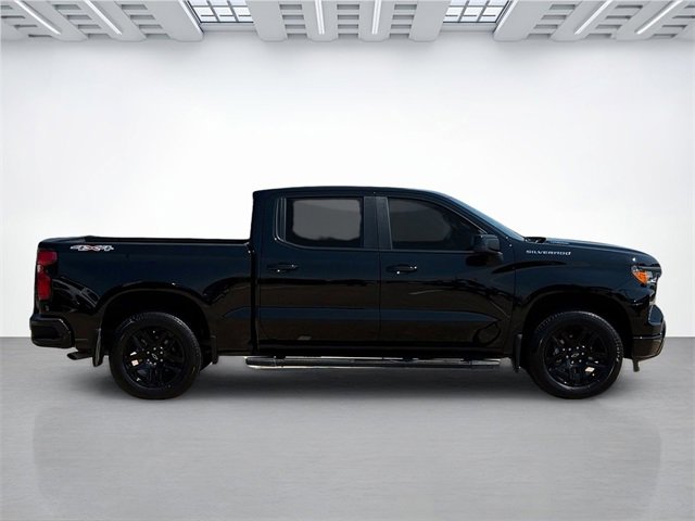 2025 Chevrolet Silverado 1500 Custom photo 3