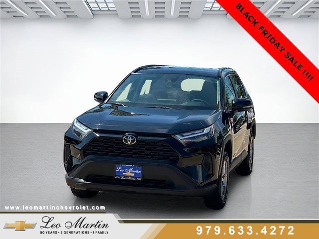 2024 Toyota RAV4 XLE's photo