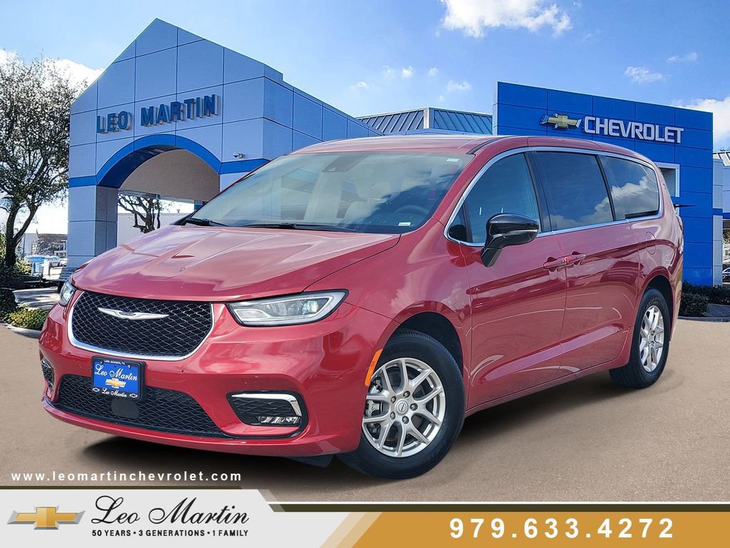2026 Chrysler Pacifica Select's photo