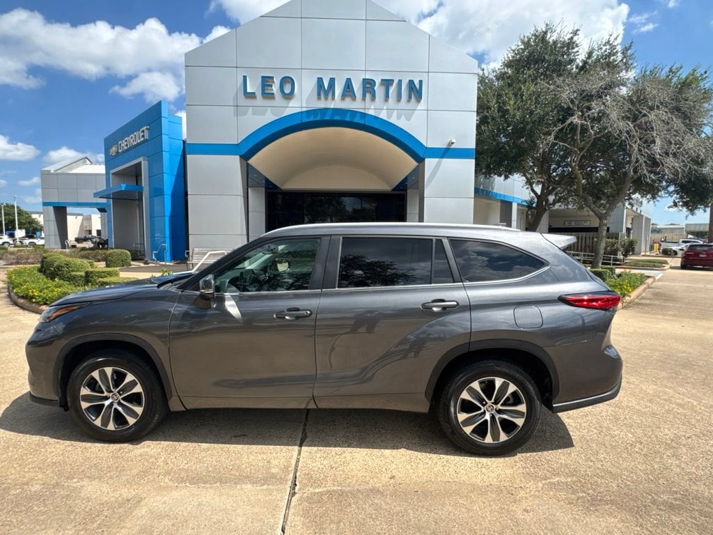 Used 2023 Toyota Highlander Hybrid XLE