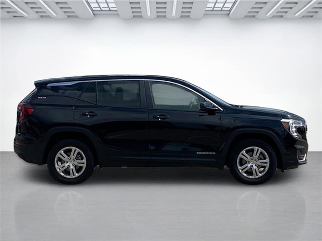 Used 2024 GMC Terrain SLE SUV