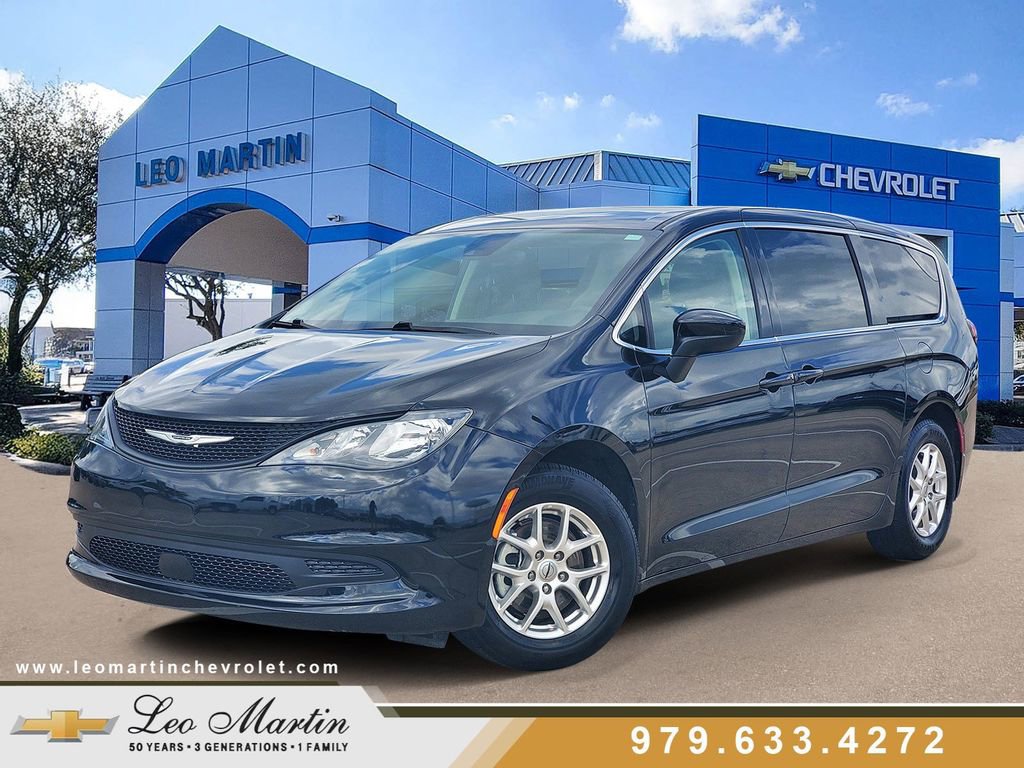 2024 Chrysler Voyager LX's photo