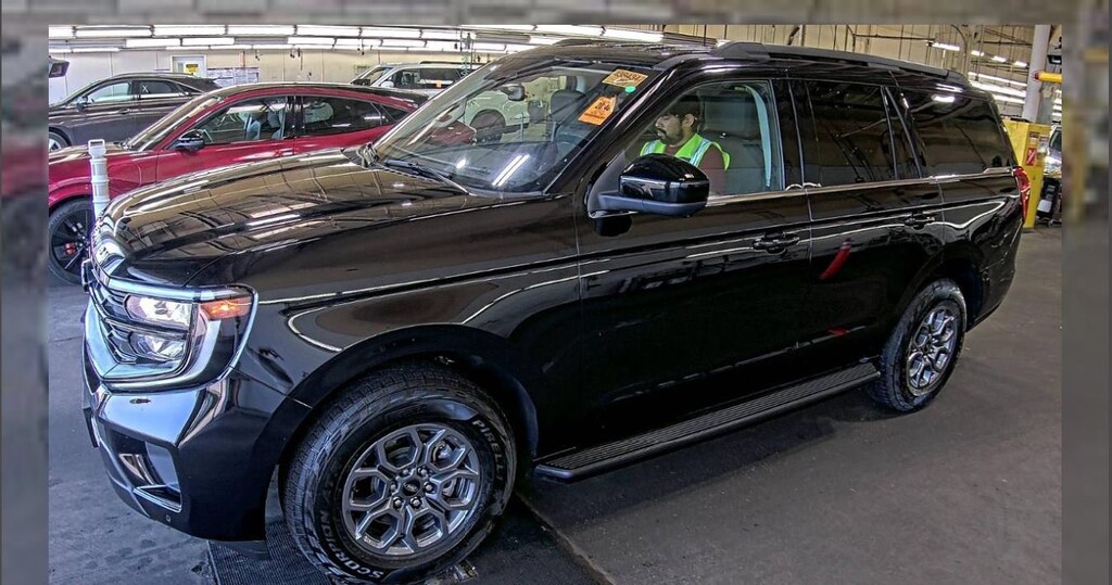 Used 2025 Ford Expedition Active 4WD LUXURY SUV Active 4x4