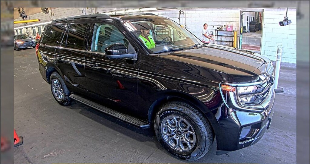 Used 2025 Ford Expedition Active 4WD LUXURY SUV Active 4x4