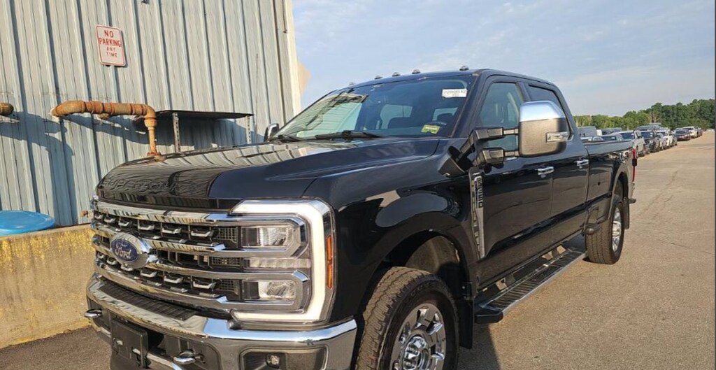 Used 2024 Ford Super Duty F-350 SRW LARIAT FX4 LARIAT 4WD Crew Cab 8 Box