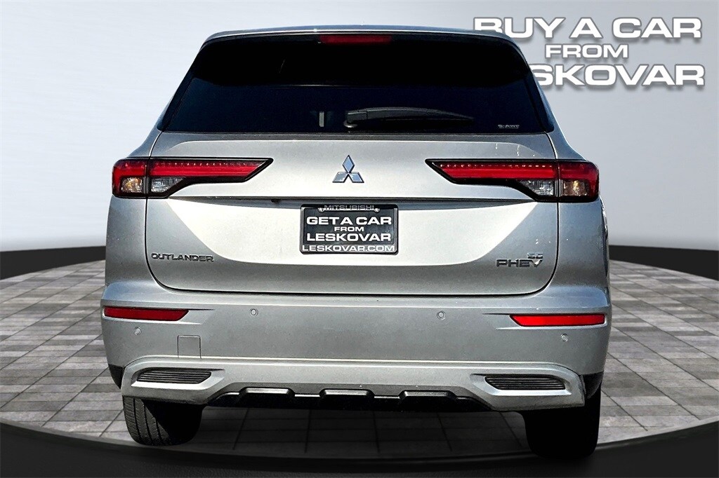 2023 Mitsubishi Outlander PHEV SE photo 4