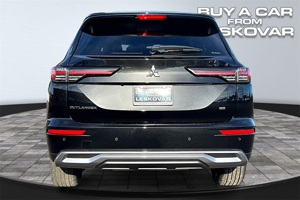 New 2025 Mitsubishi Outlander SE SUV