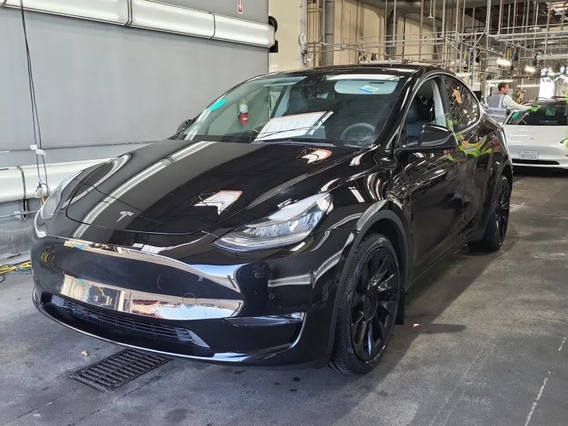 2022 Tesla Model Y Long Range Dual Motor All-Wheel Drive's photo