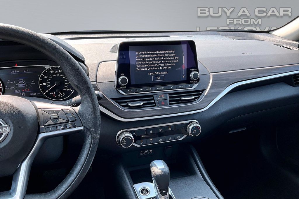 2025 Nissan Altima SV - Photo 6
