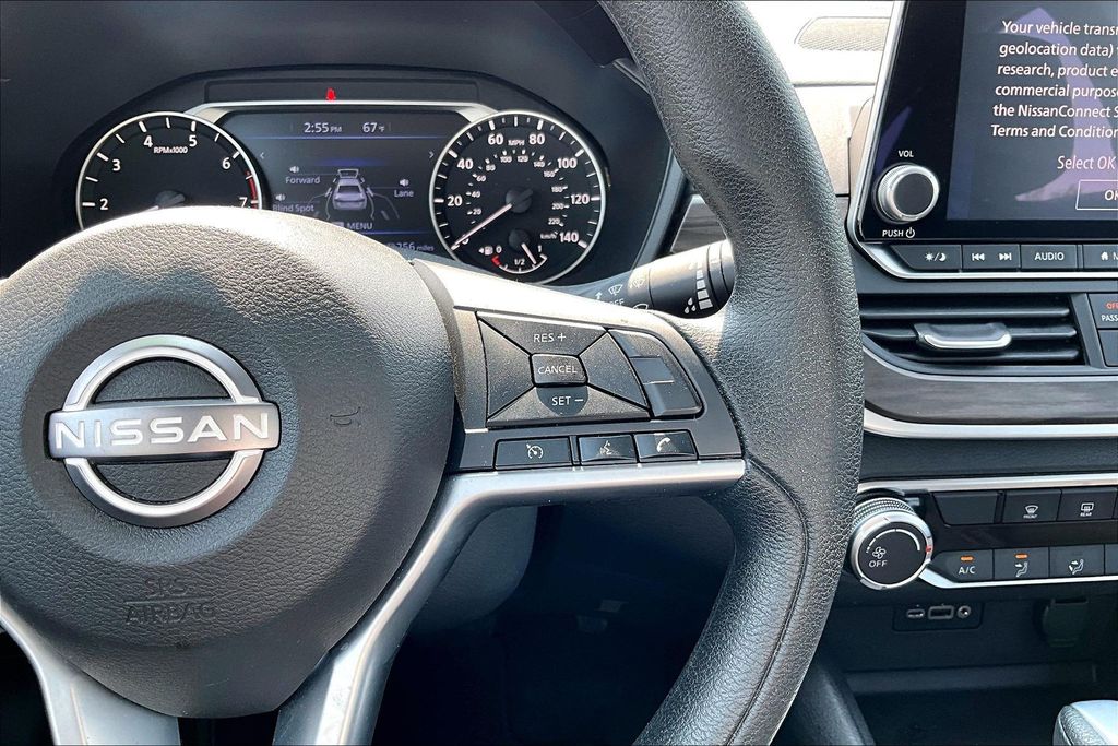 2025 Nissan Altima SV - Photo 19