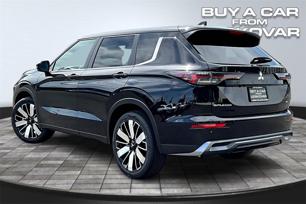 2025 Mitsubishi Outlander SE photo 3