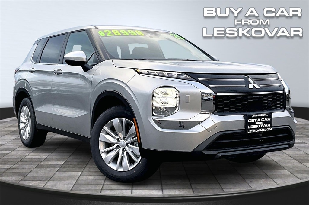 2025 Mitsubishi Outlander ES's photo