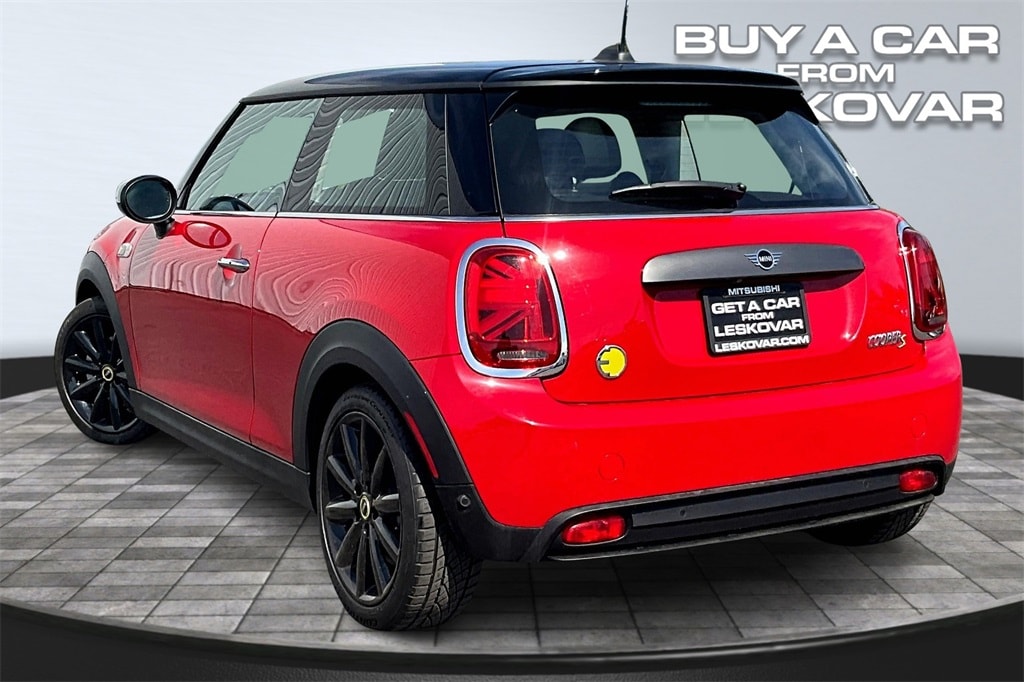 Used 2021 MINI Hardtop 2 Door SE with VIN WMWXP3C03M2N70590 for sale in Kennewick, WA