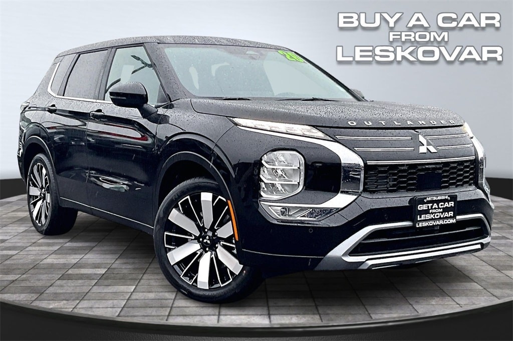 2026 Mitsubishi Outlander SE's photo