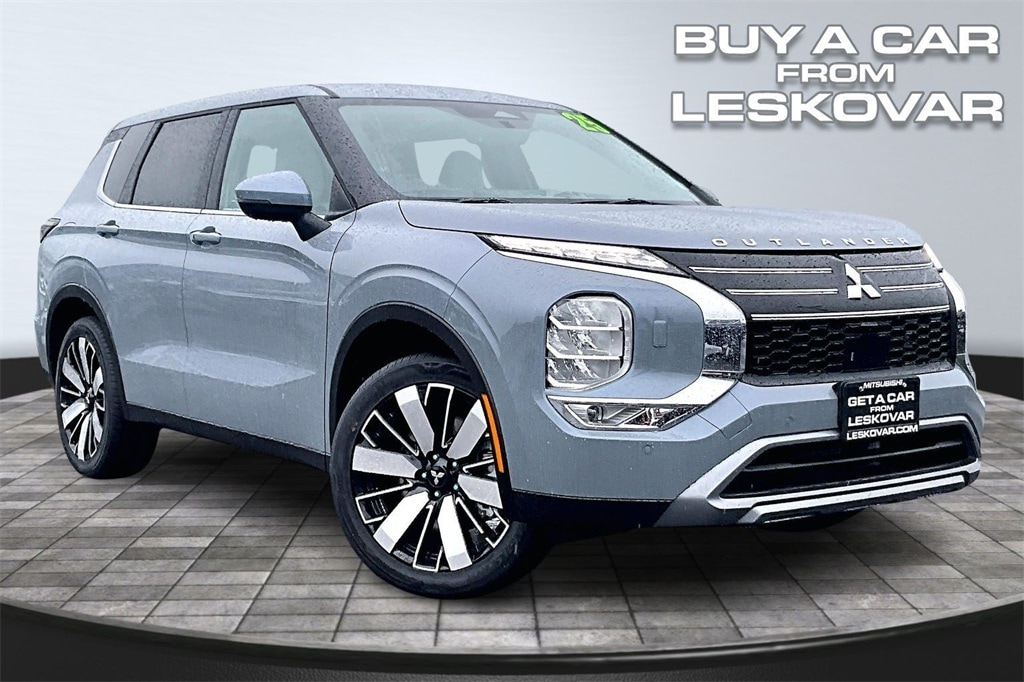 2025 Mitsubishi Outlander SE's photo