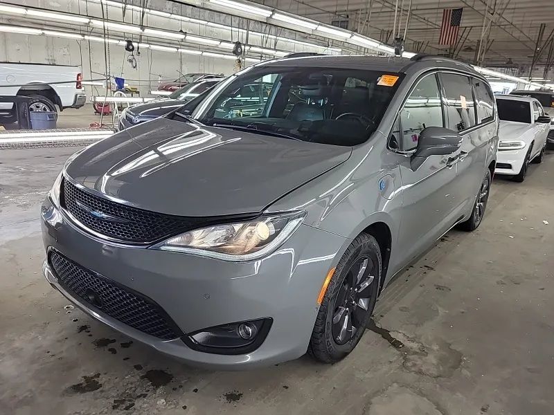 2020 Chrysler Pacifica Hybrid Limited's photo
