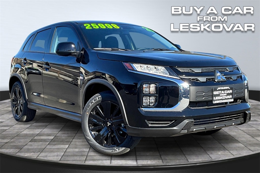 2025 Mitsubishi Outlander Sport LE's photo