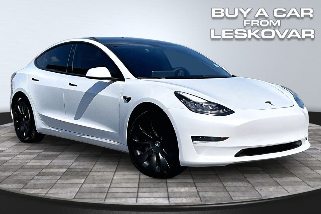 2021 Tesla Model 3 Standard Range Plus's photo