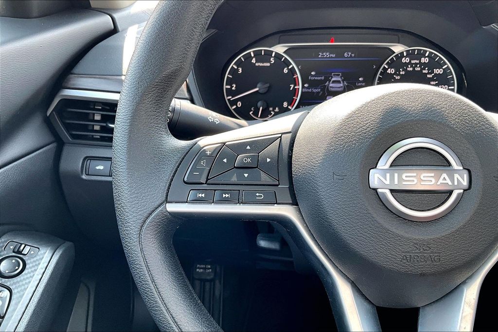 2025 Nissan Altima SV - Photo 18