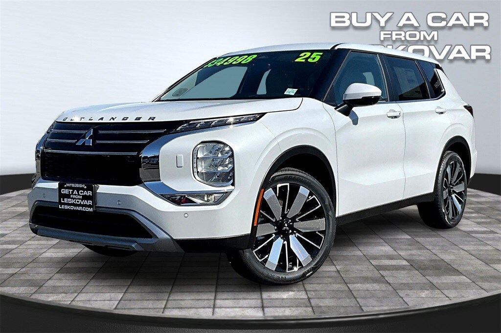 2025 Mitsubishi Outlander SE photo 2