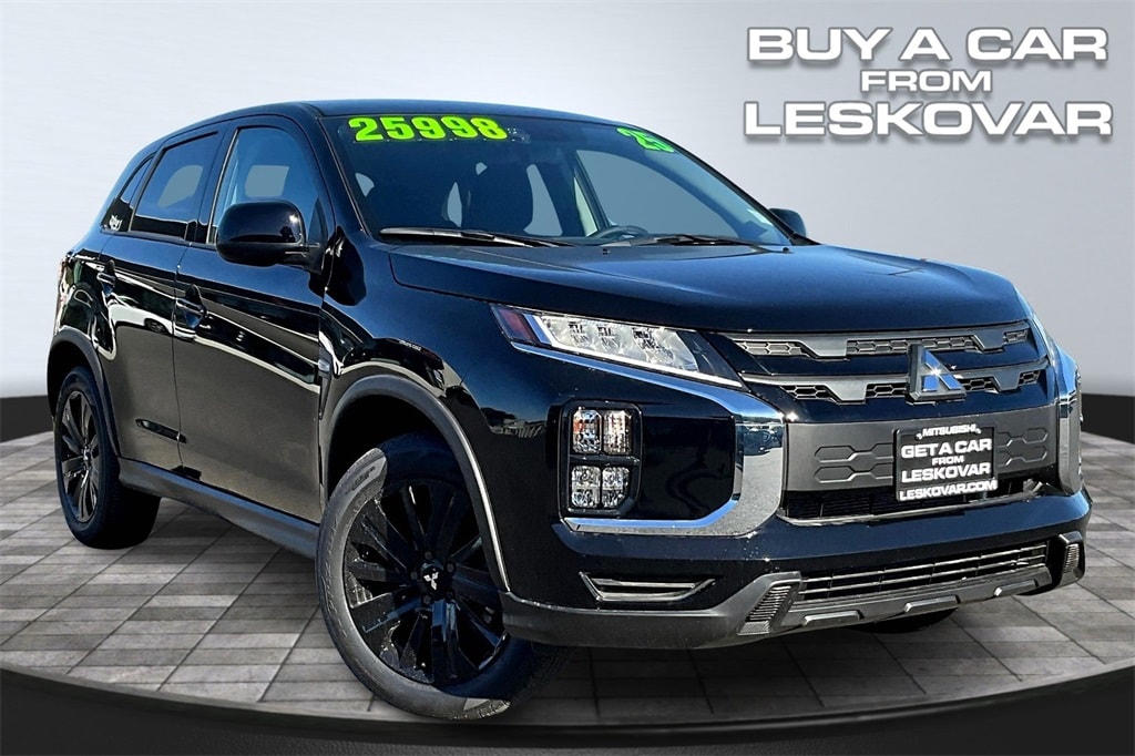 2025 Mitsubishi Outlander Sport LE's photo