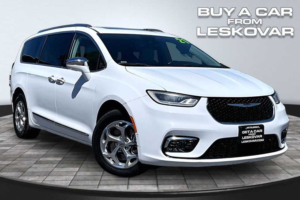 2021 Chrysler Pacifica Limited's photo