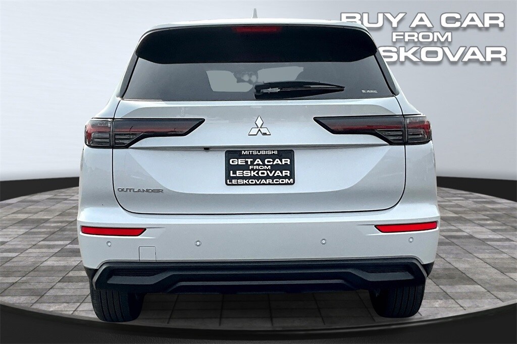 2025 Mitsubishi Outlander ES photo 4