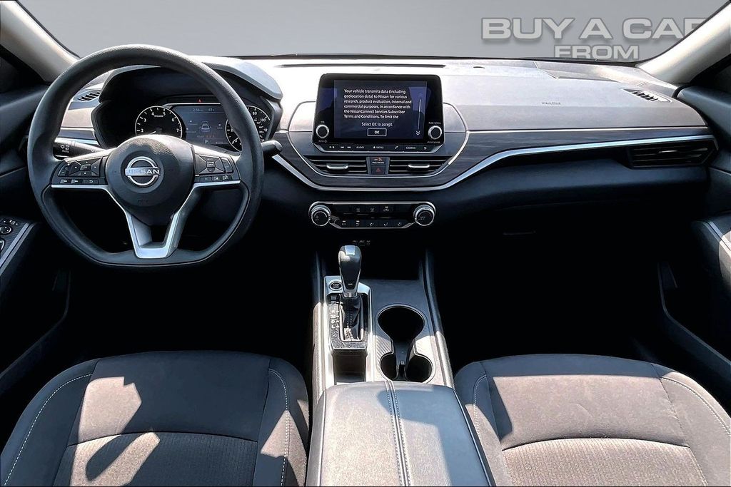2025 Nissan Altima SV - Photo 16