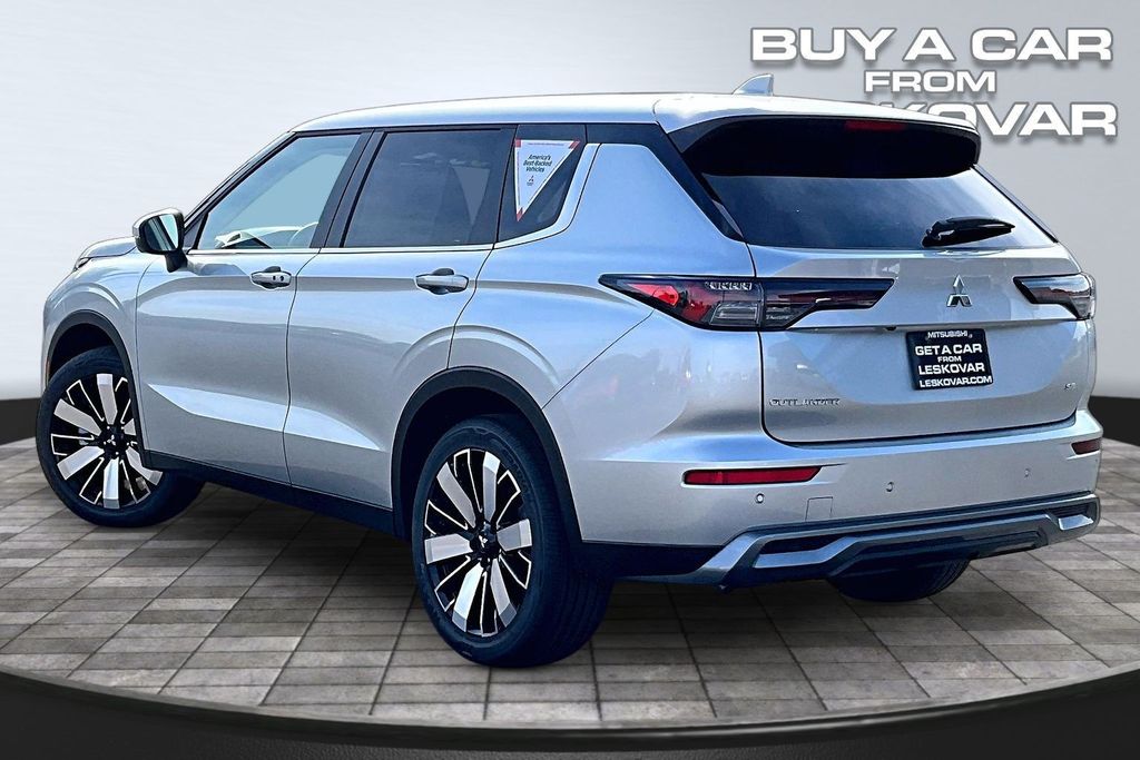 2026 Mitsubishi Outlander SE - Photo 3