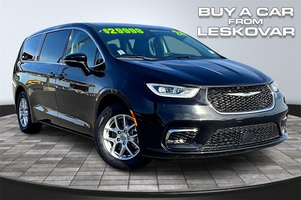 2024 Chrysler Pacifica Touring L's photo