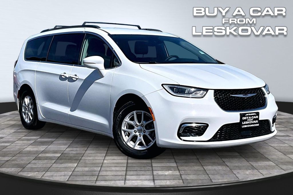 2022 Chrysler Pacifica Touring L's photo