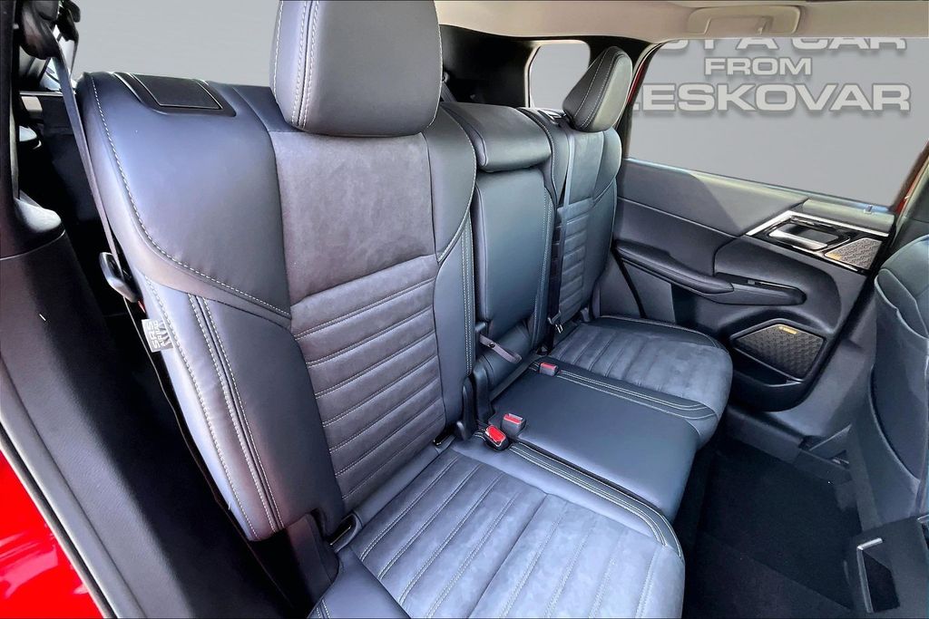 2026 Mitsubishi Outlander SE - Photo 9