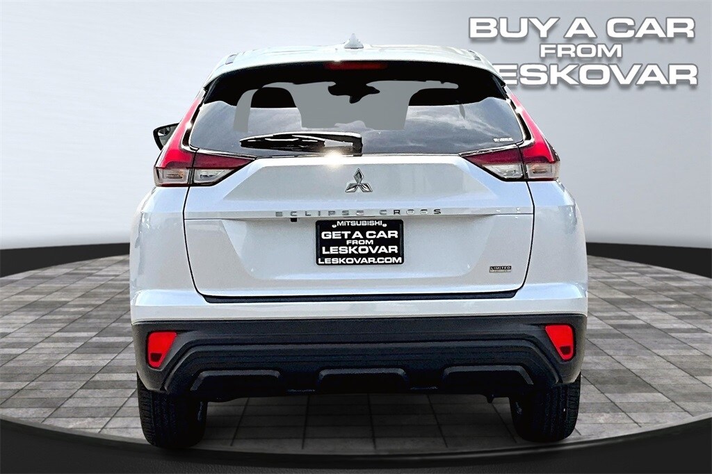2025 Mitsubishi Eclipse Cross LE photo 4