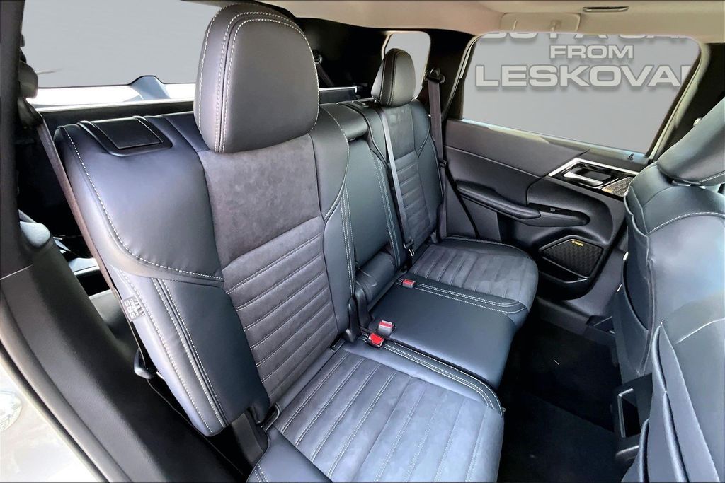 2026 Mitsubishi Outlander SE - Photo 9