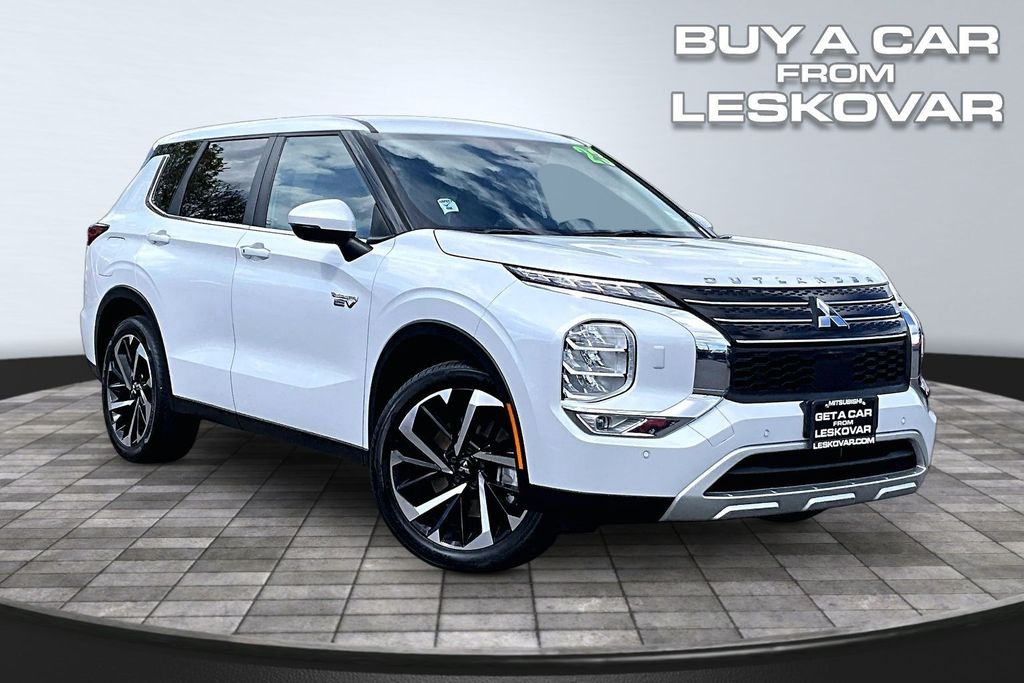 2023 Mitsubishi Outlander Plug-in Hybrid SE S-AWC's photo