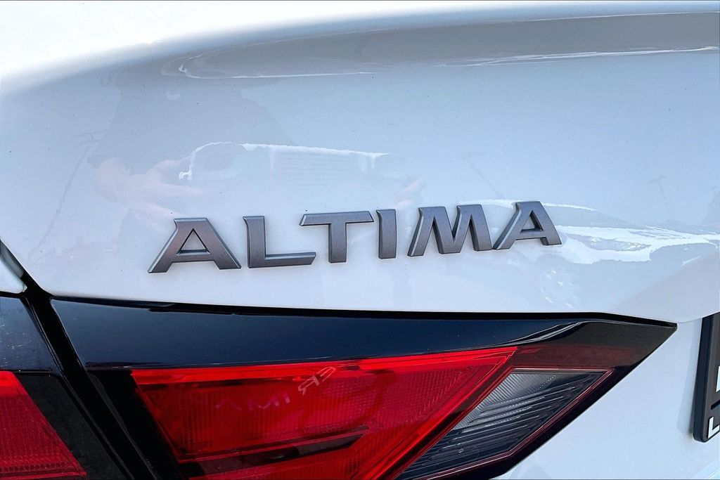 2025 Nissan Altima SV - Photo 8