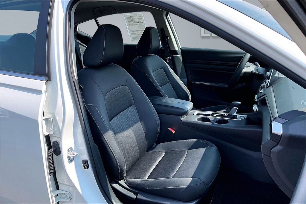 2025 Nissan Altima SV - Photo 7