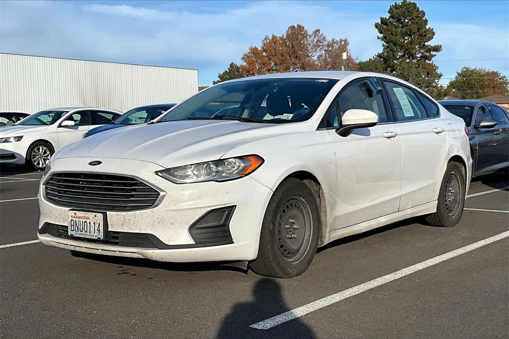 2019 Ford Fusion S's photo