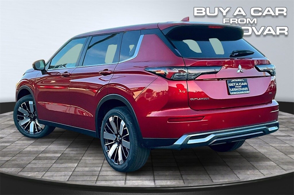 2025 Mitsubishi Outlander SE photo 3