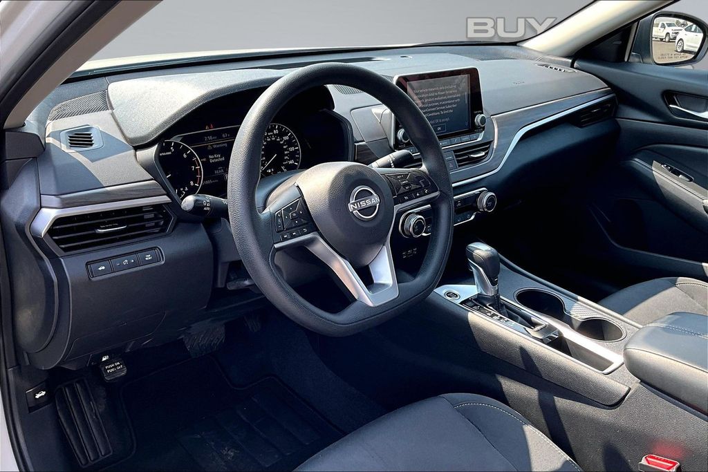 2025 Nissan Altima SV - Photo 14