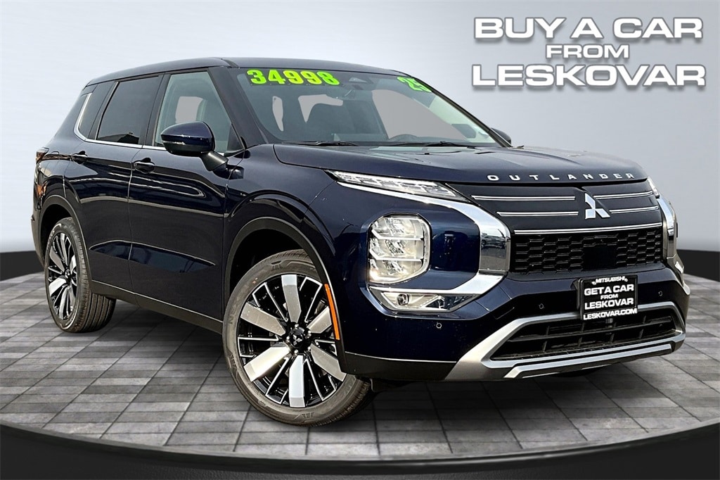 2025 Mitsubishi Outlander SE's photo