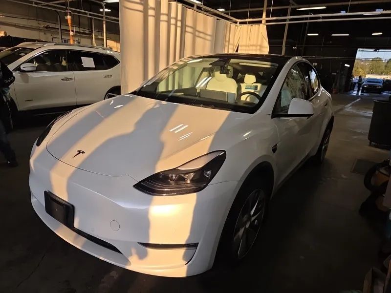 2022 Tesla Model Y Long Range Dual Motor All-Wheel Drive's photo