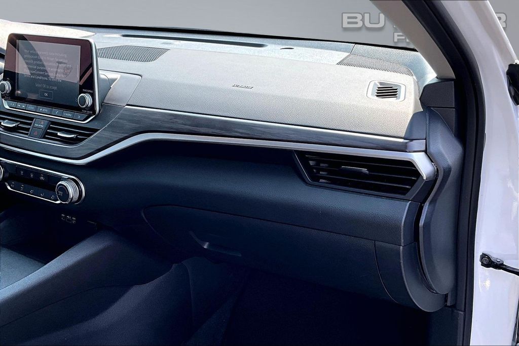 2025 Nissan Altima SV - Photo 17