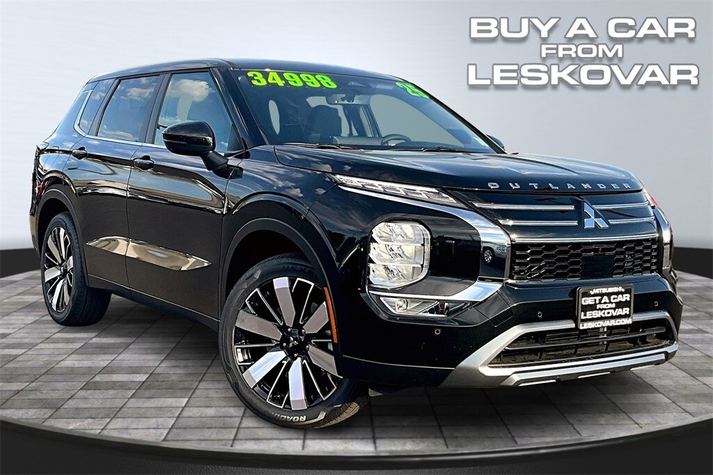 2025 Mitsubishi Outlander SE's photo