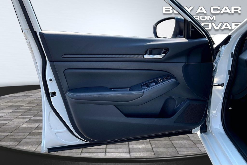 2025 Nissan Altima SV - Photo 22