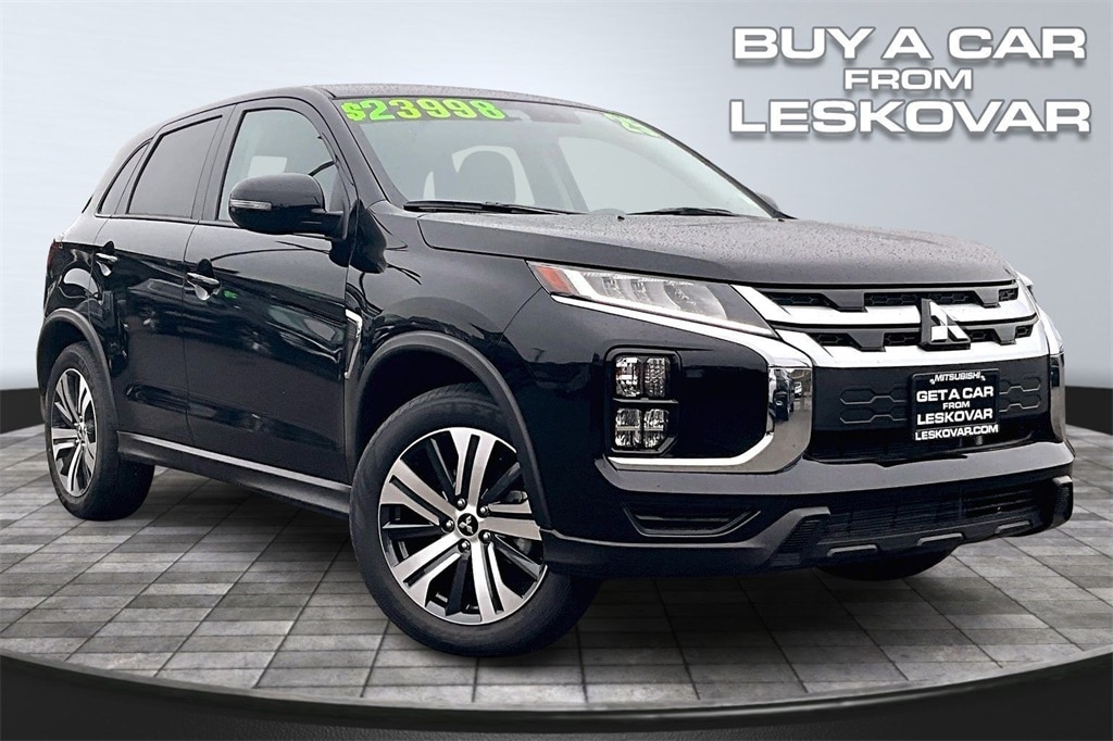 2025 Mitsubishi Outlander Sport SE's photo