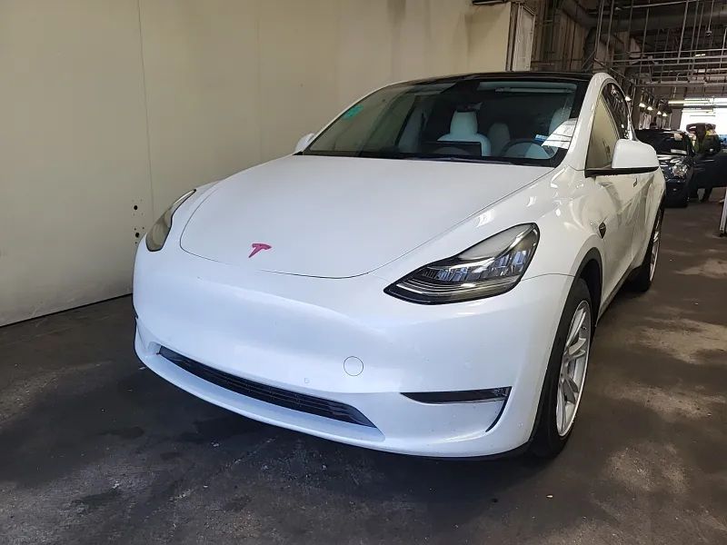2022 Tesla Model Y Long Range Dual Motor All-Wheel Drive's photo